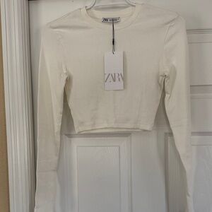Zara Women's Off-White Long Sleeve Crop Top